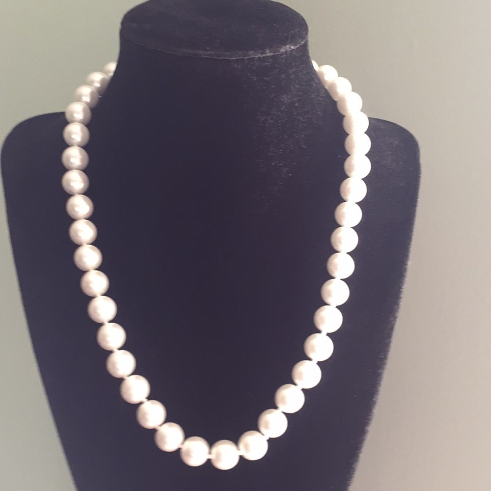 White Seashell Pearl Necklace